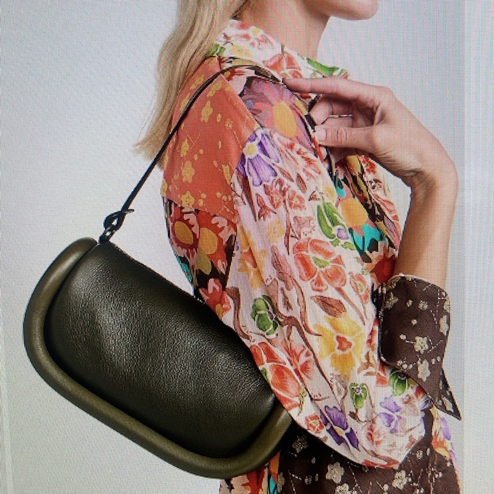 SOLD!!!!! NWT JW ANDERSON THE BUMPER BAG IN DARK OLIVE. - Picture 2 of 13